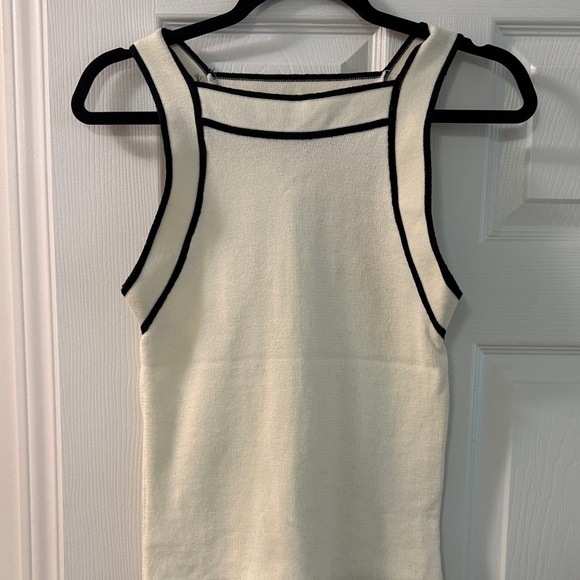 Tops - Elegant white tank with black piping